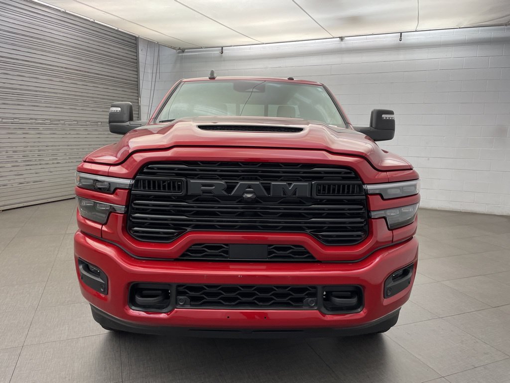 New 2026 Molten Red Pearl-Coat Exterior Paint RAM Laramie SRW image 9