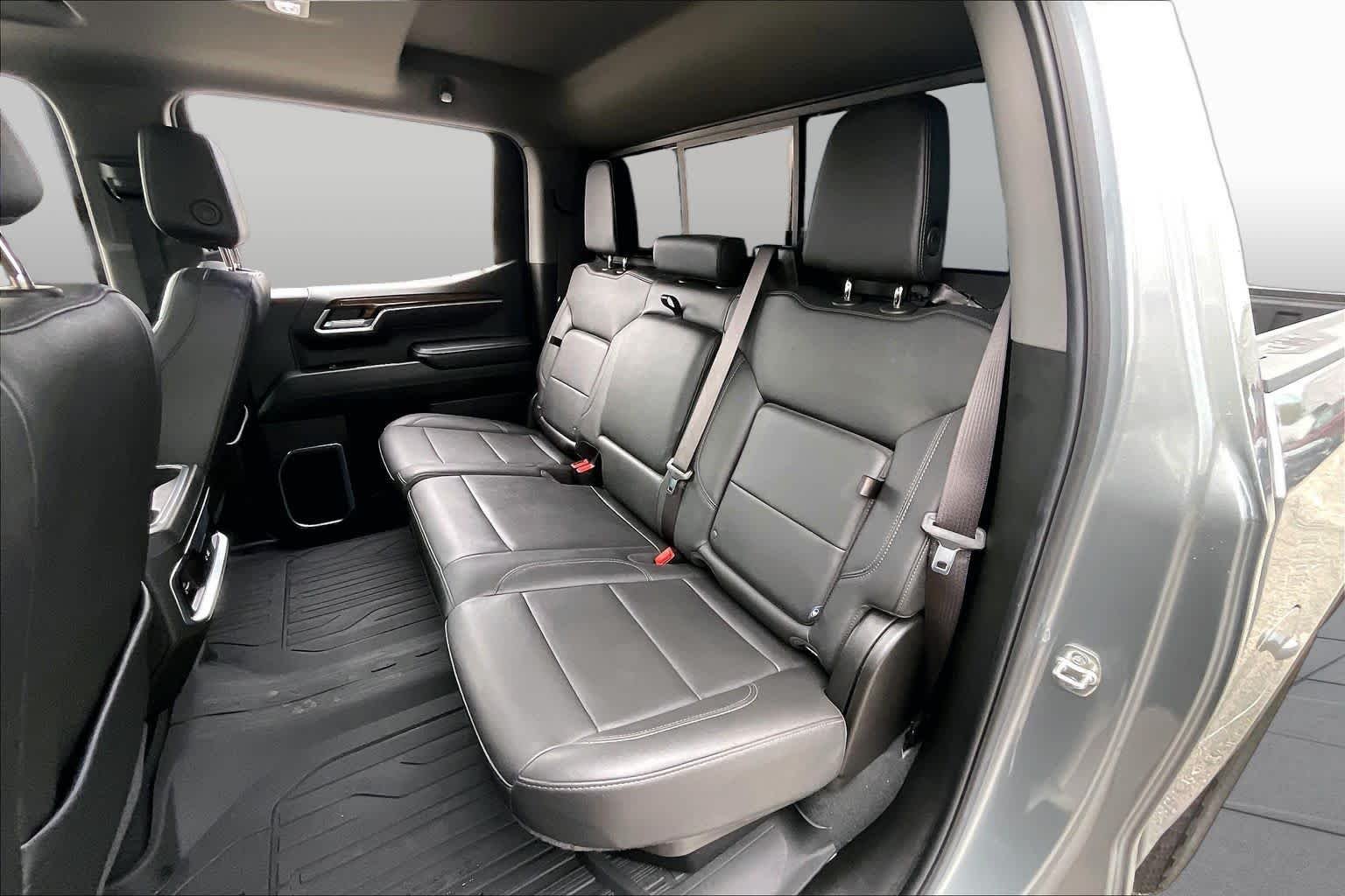 Used 2025 Sterling Metallic GMC Elevation image 19