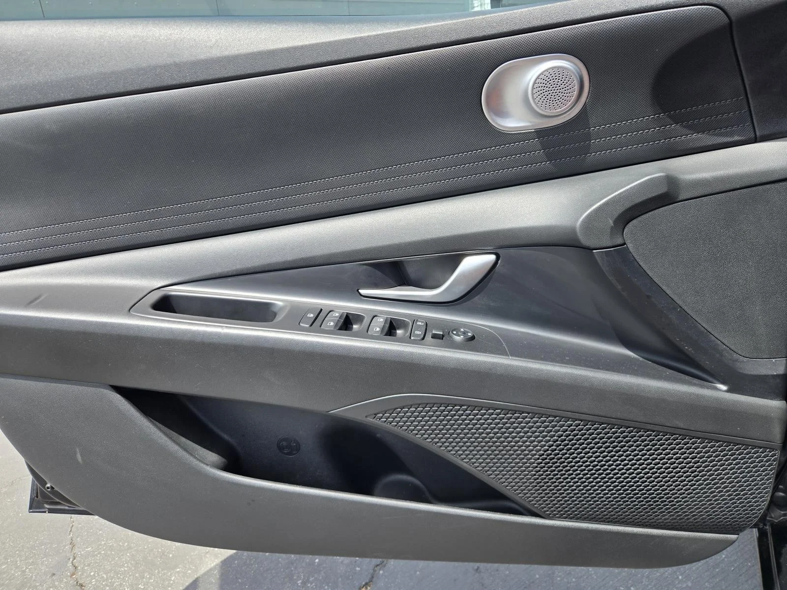 Used 2022 Phantom Black Hyundai SEL IVT image 19