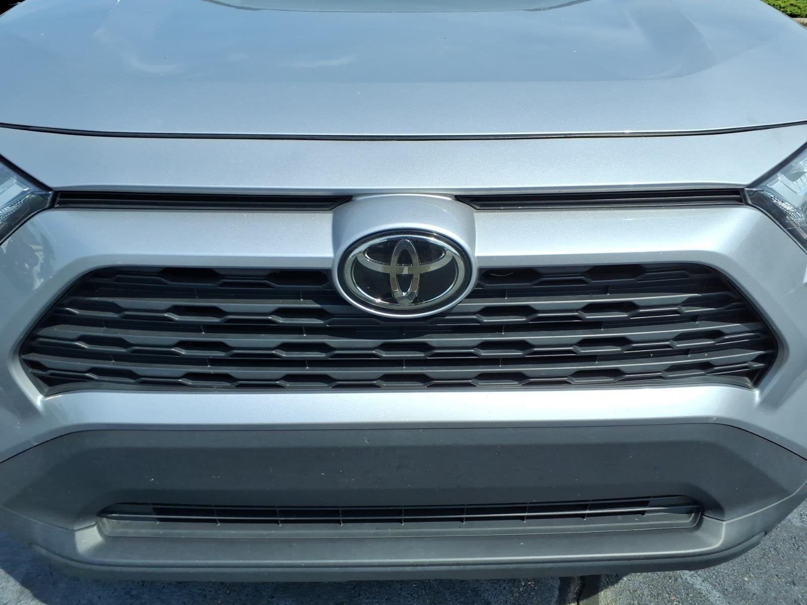 Used 2023 Silver Sky Metallic Toyota XLE Premium image 15