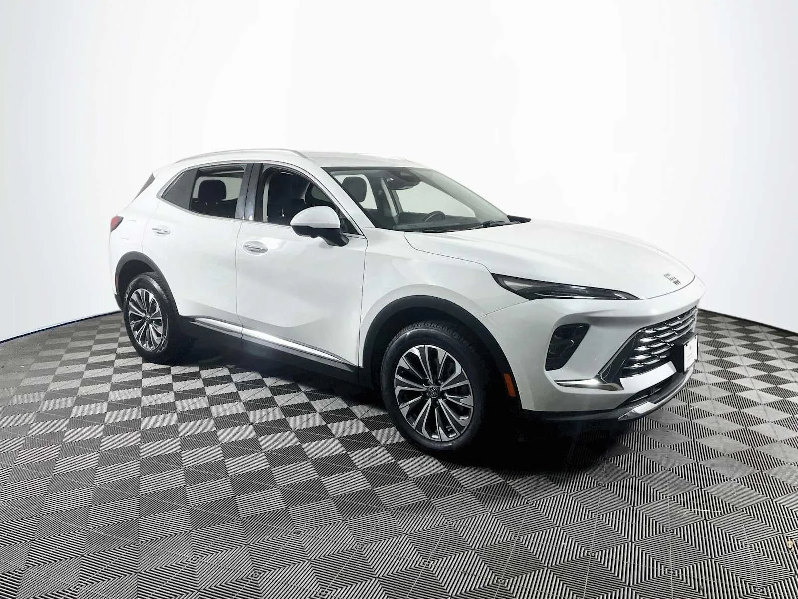 Used 2024 Summit White Buick Preferred image 3