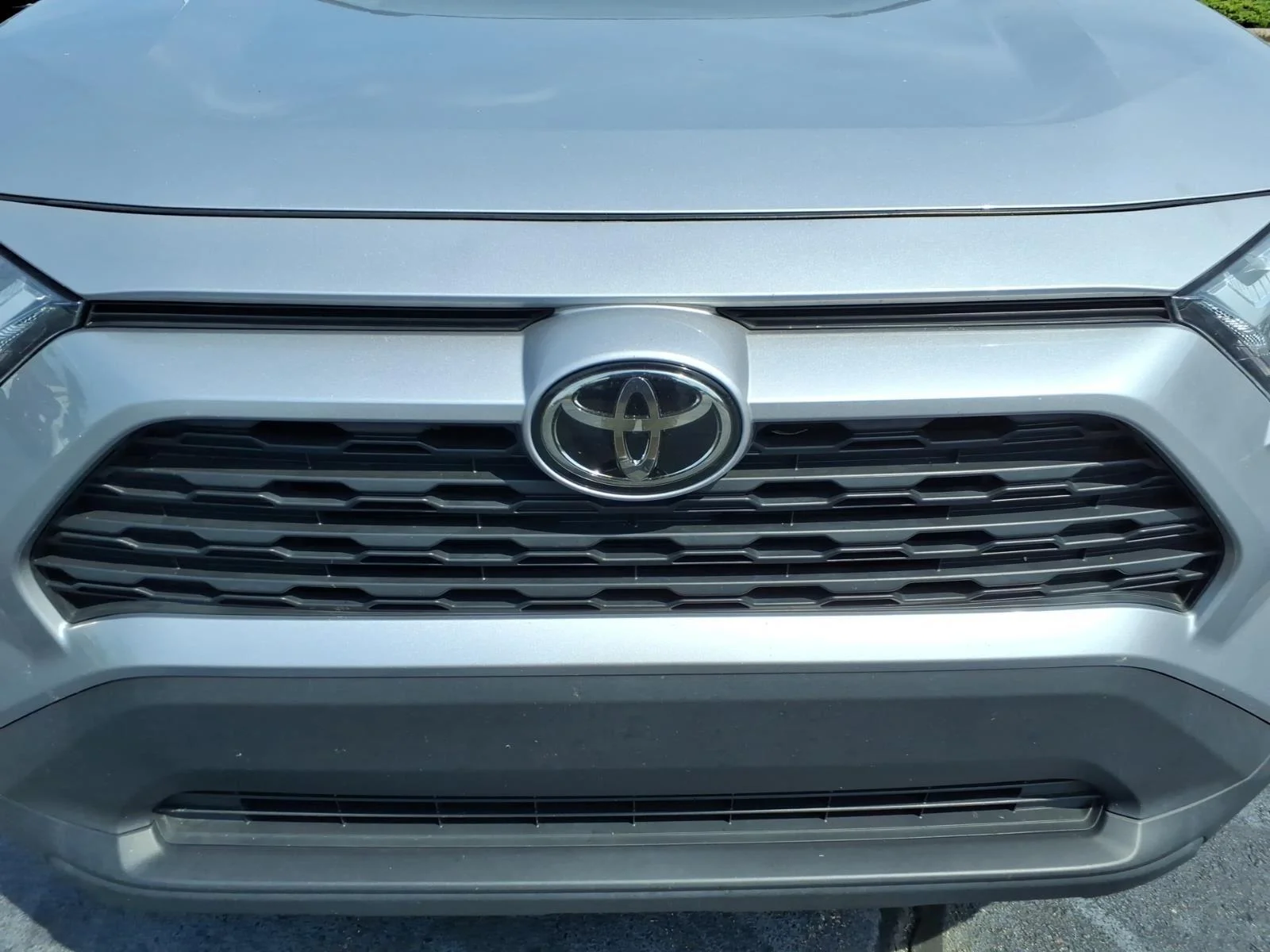 Used 2023 Silver Sky Metallic Toyota XLE Premium image 15