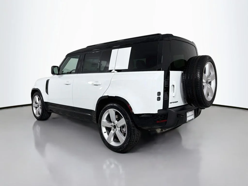 New 2026 Fuji White Land Rover X-Dynamic SE image 7