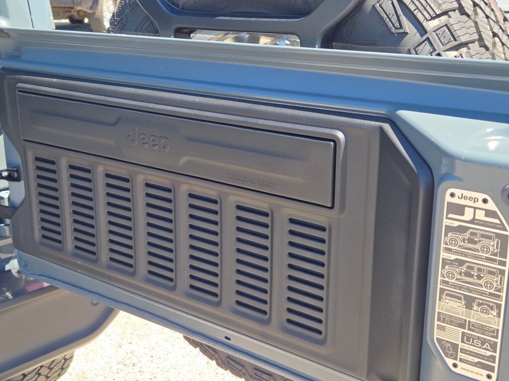 New 2026 Anvil Clear-Coat Exterior Paint Jeep Sahara image 17