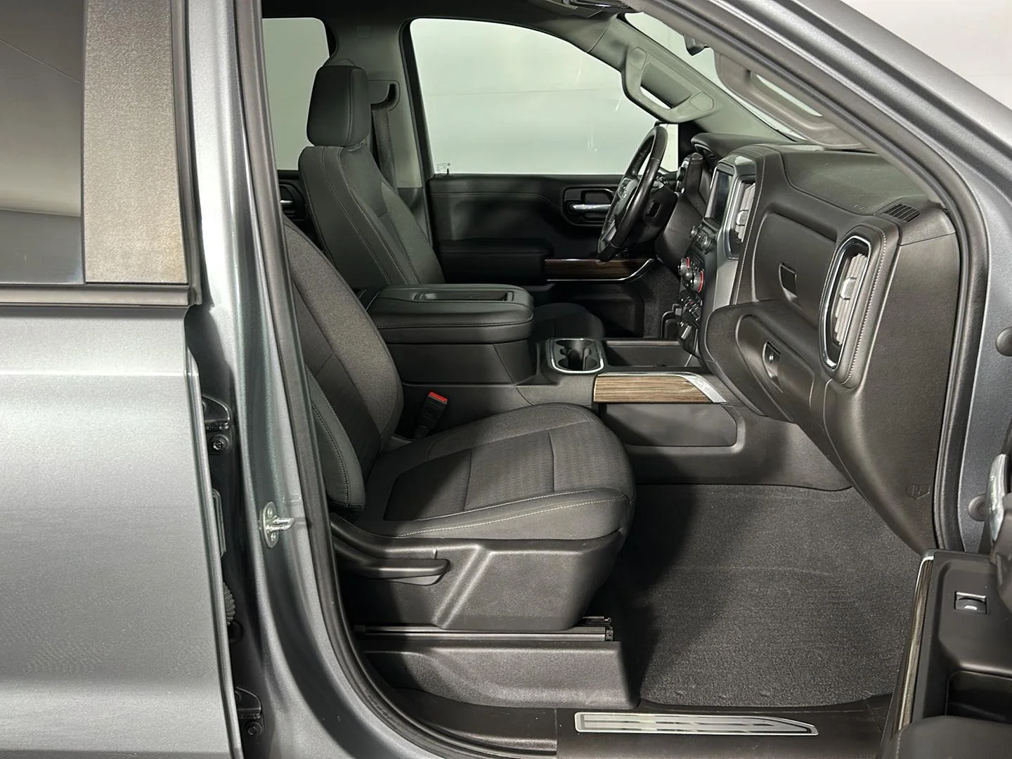 Used 2021 Steel Metallic Chevrolet RST image 27