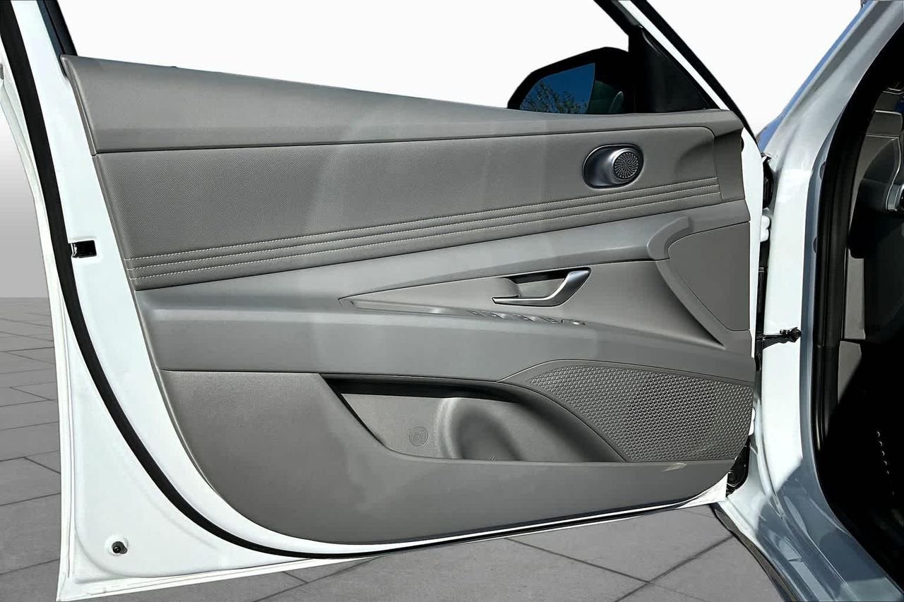 New 2026 Serenity White Hyundai SEL Sport image 10