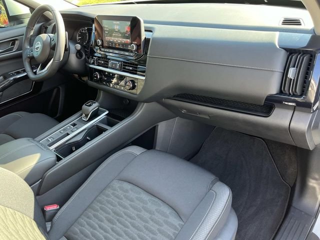 Used 2025 White Nissan SV image 25