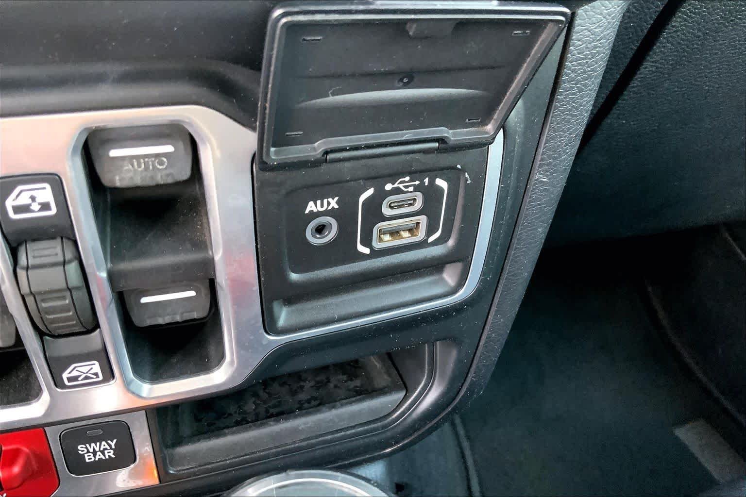 Used 2018 Granite Crystal Metallic Clearcoat Jeep Rubicon image 34