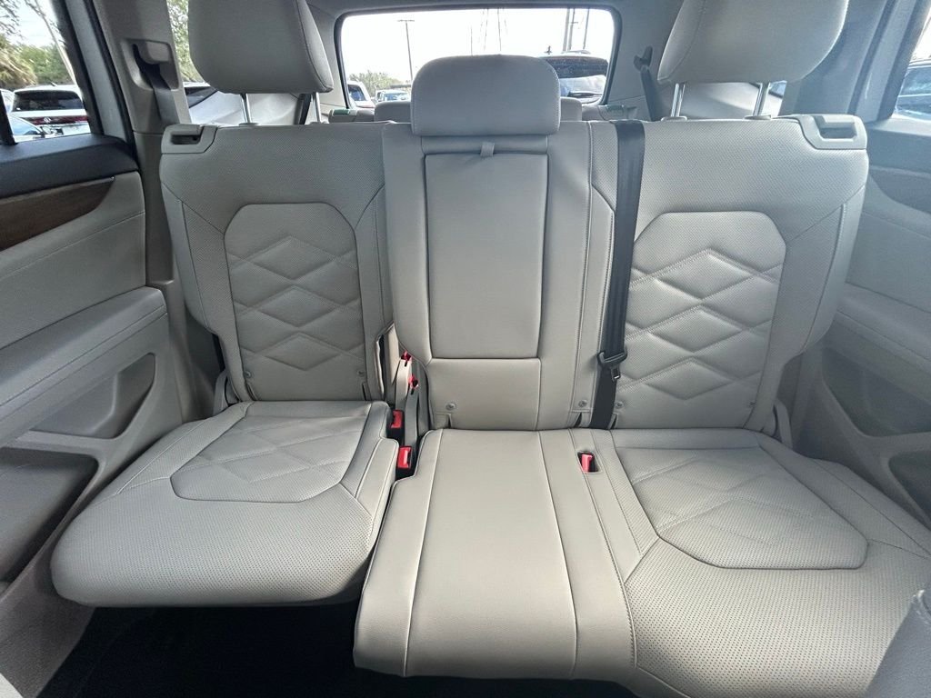 New 2026 Silver Volkswagen SE w/Technology image 12