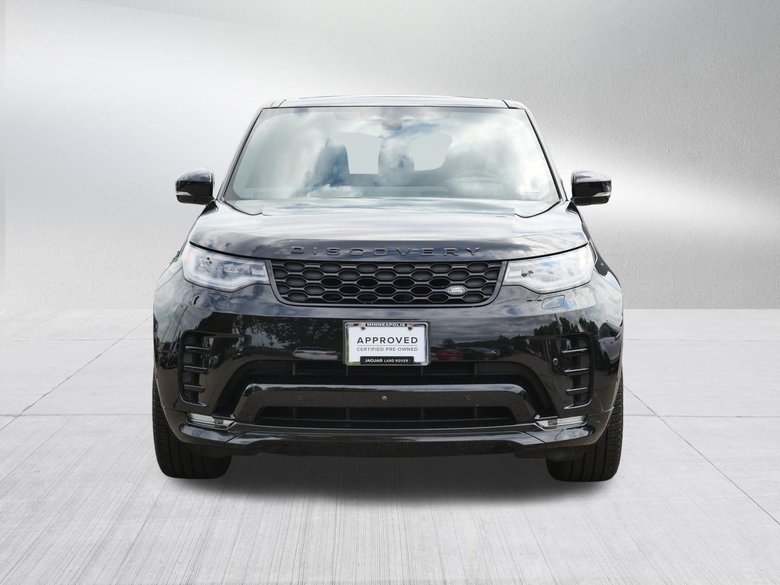 Certified Used 2025 Santorini Black Metallic Land Rover Dynamic SE image 8
