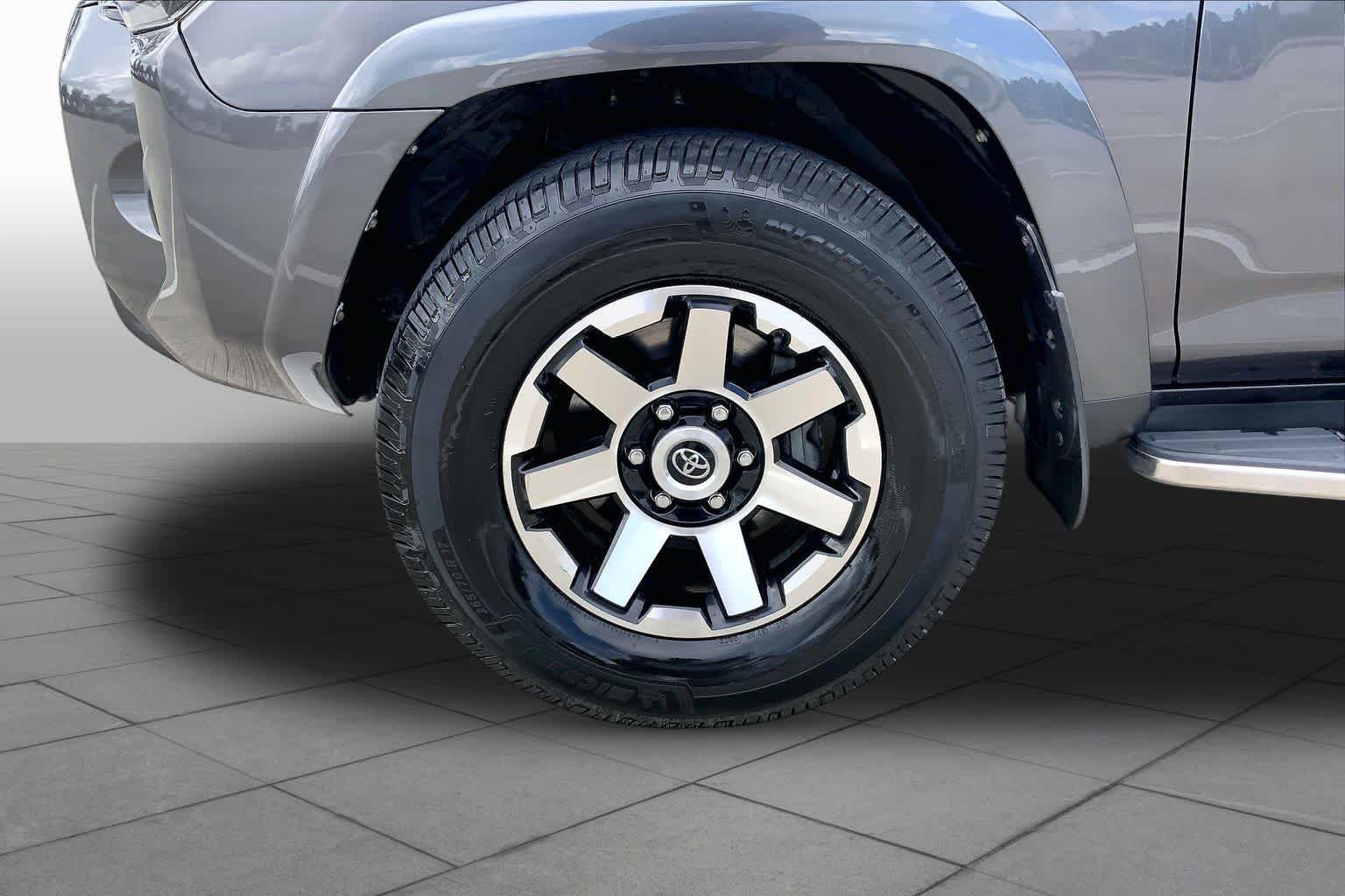 Used 2018 Magnetic Gray Metallic Toyota SR5 Premium image 11