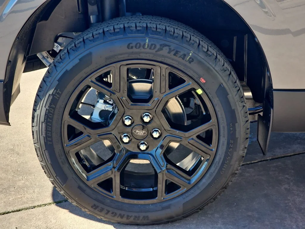 New 2026 Carbonized Gray Metallic Ford XLT image 37