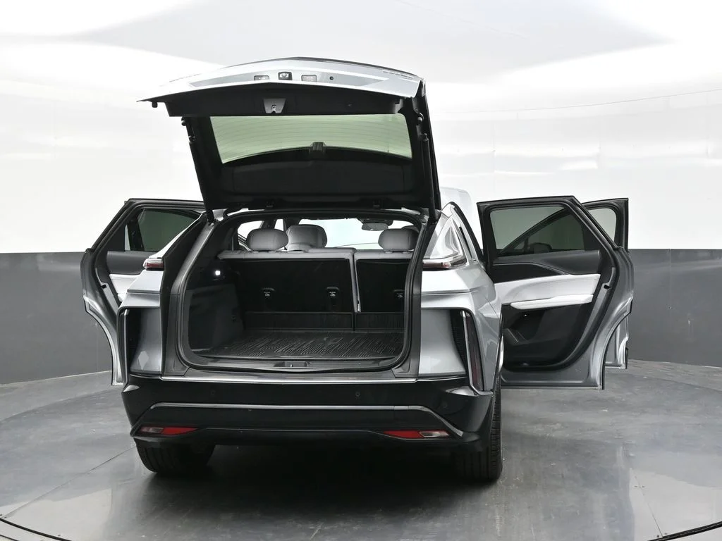 Used 2024 Silver Cadillac Luxury image 44