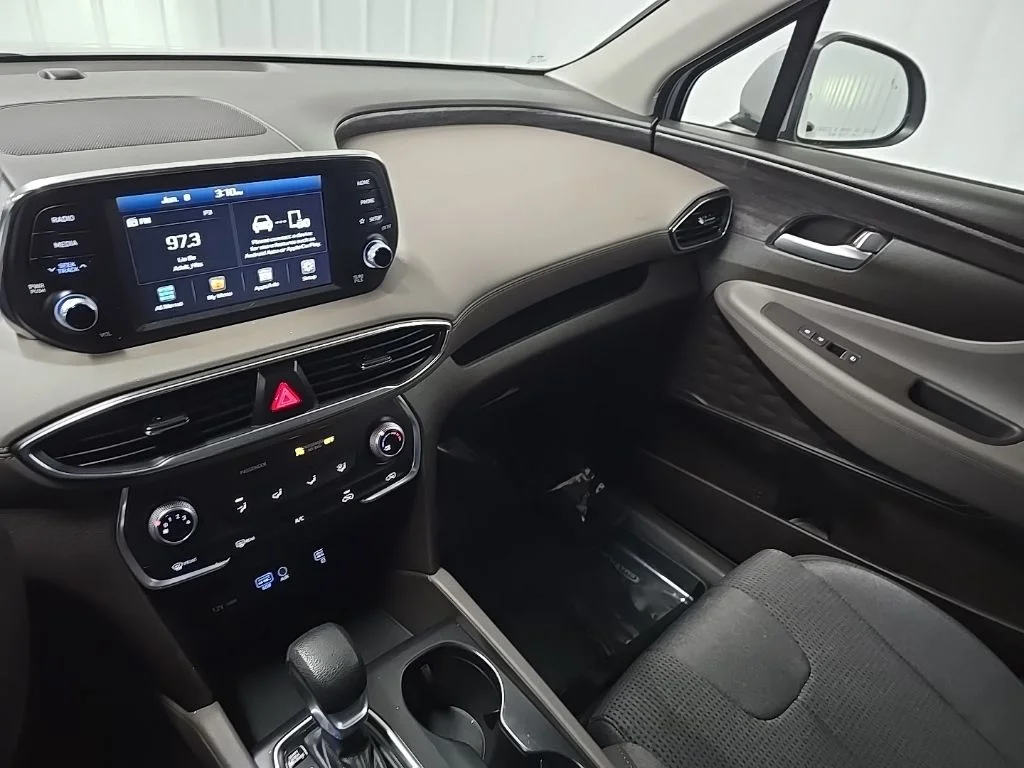 Used 2019 Silver Hyundai SE image 25