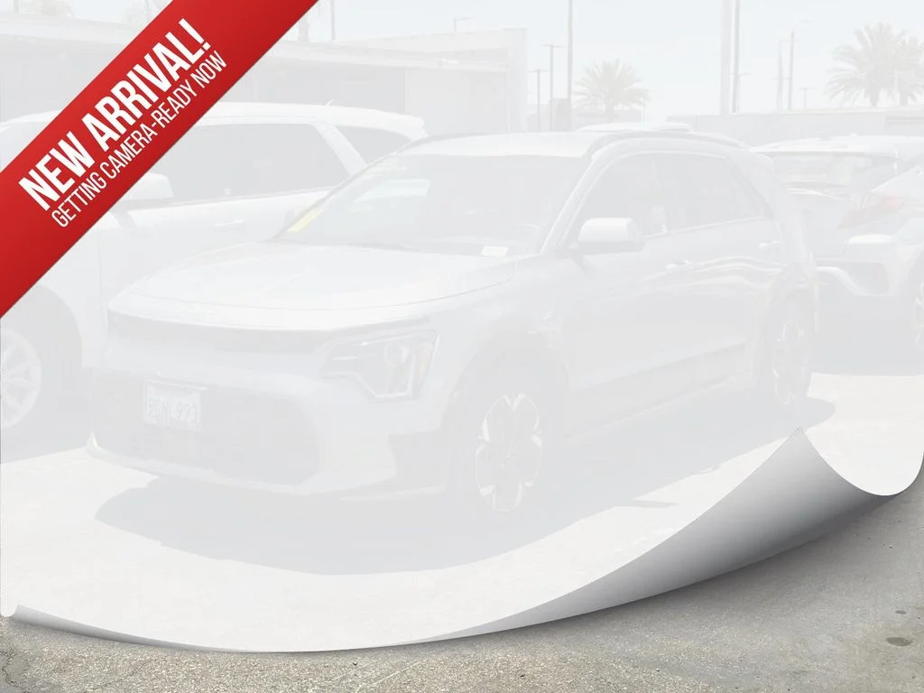 Used 2023 STEEL GRAY Kia Wind image 1