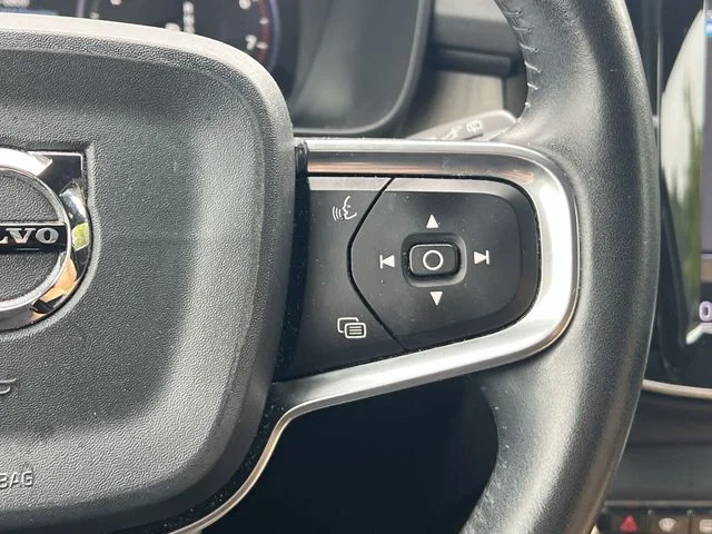 Used 2019 White Volvo T5 Inscription image 20