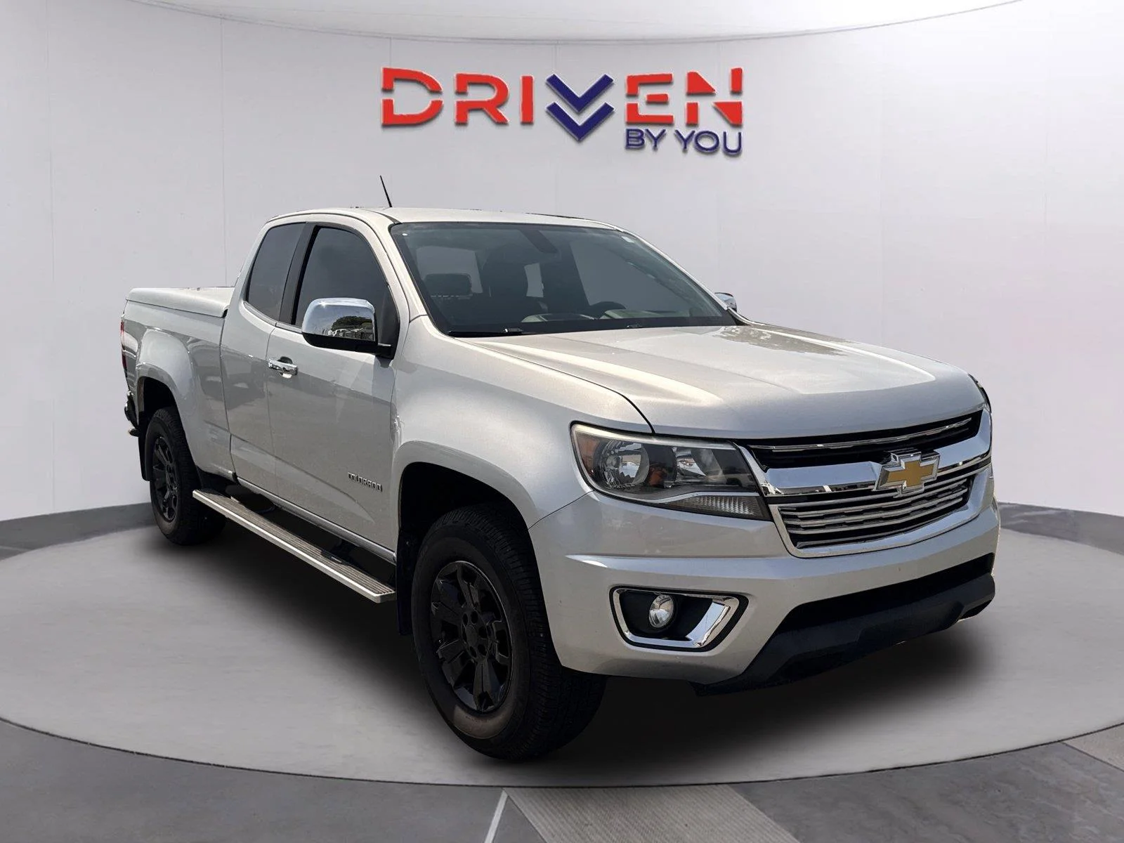 Used 2018 SILVER ICE METALLIC Chevrolet 2WD LT image 2