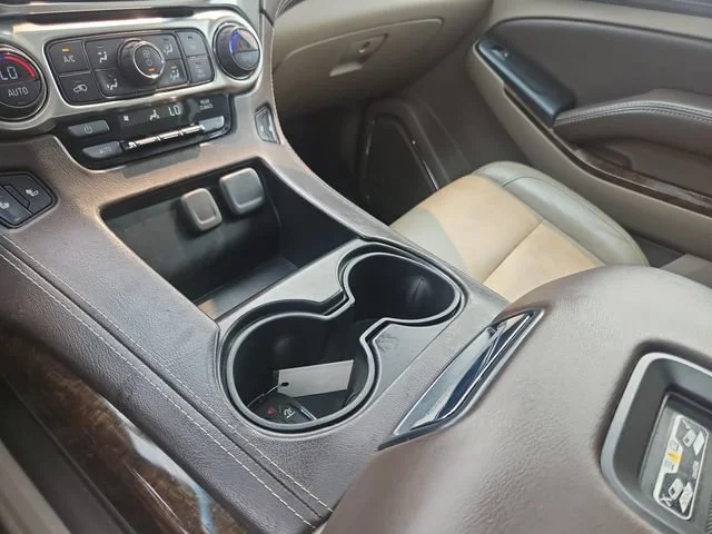 Used 2016 IRIDESCENT PEARL TRICOAT Chevrolet LT image 25