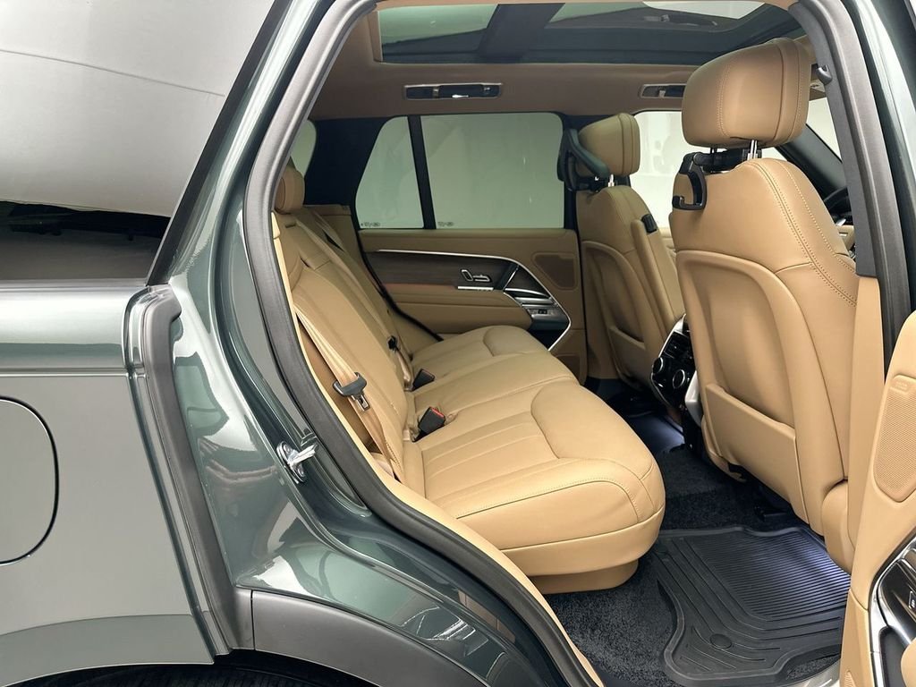New 2026 Belgravia Green Land Rover SE image 7