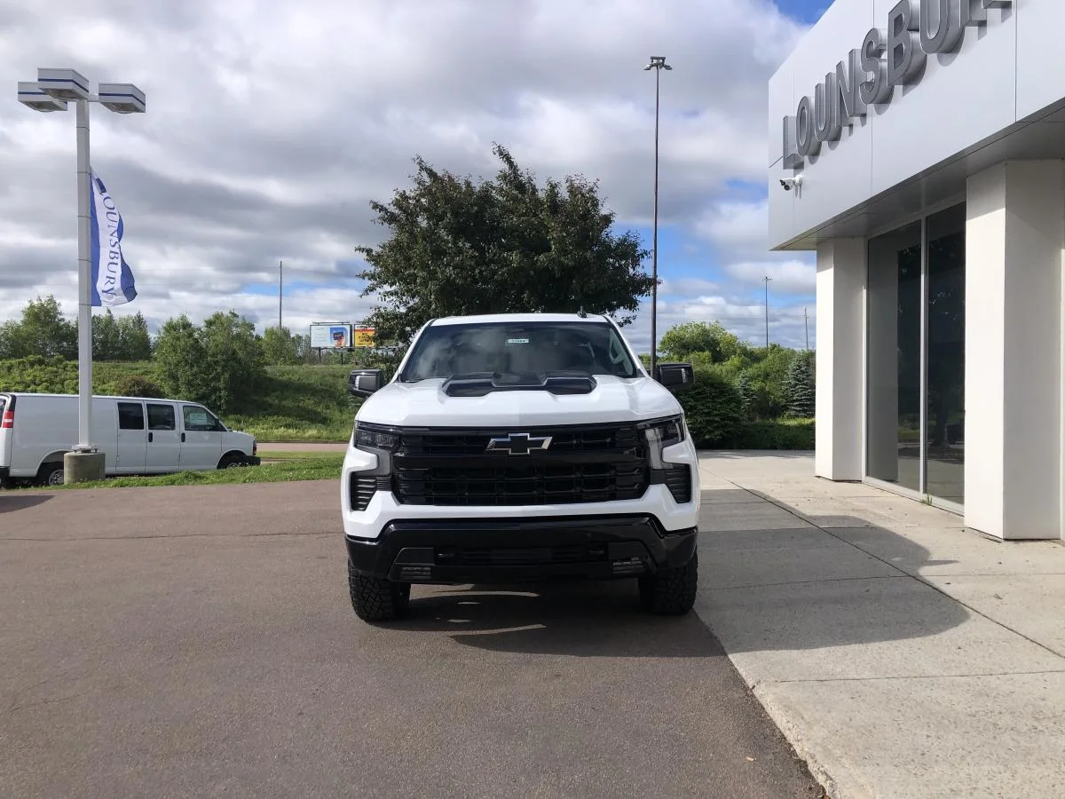 New 2026 White Chevrolet 4wd Crew Cab 147" Lt image 3