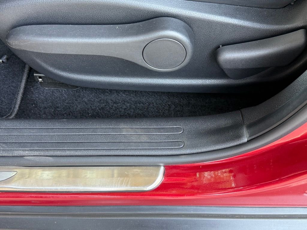 Used 2013 Cayenne Red Nissan SL image 26