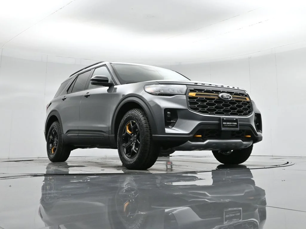 New 2026 Carbonized Gray Metallic Ford Tremor image 53