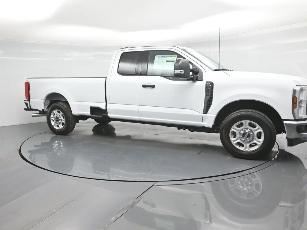 New 2026 Oxford White Ford XLT image 22