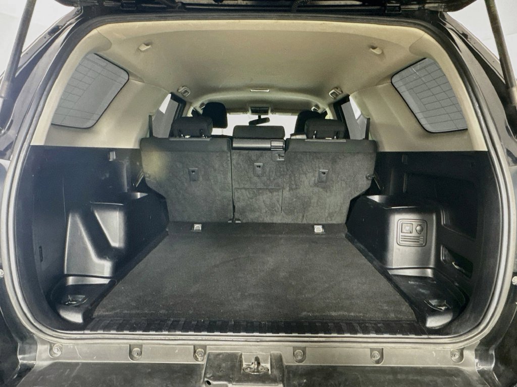 Used 2018 Midnight Black Metallic Toyota SR5 image 28