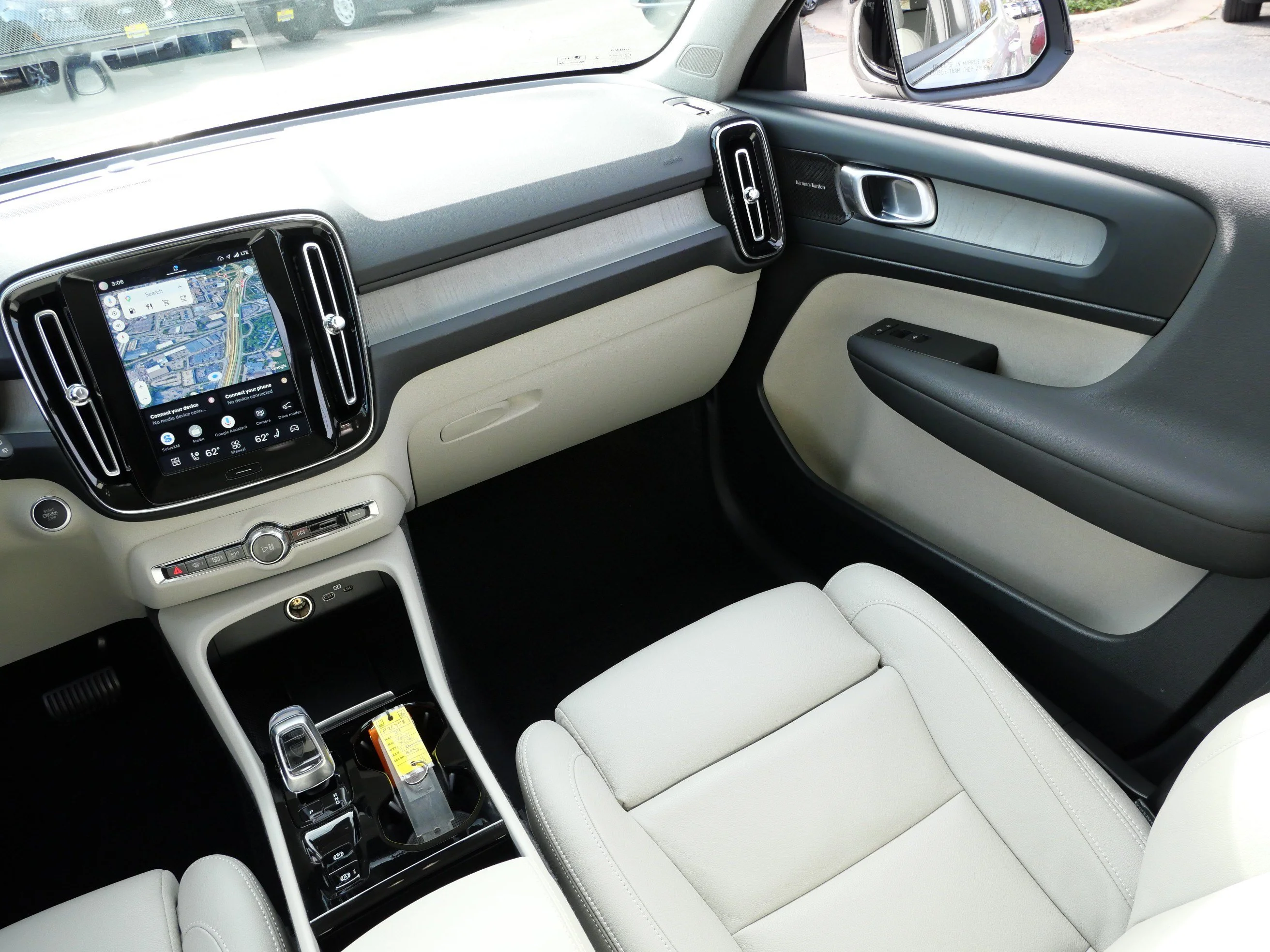 Used 2024 Silver Dawn Metallic Volvo Plus Dark Theme image 11