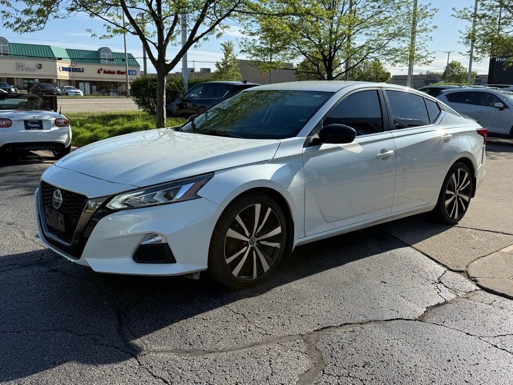 Used 2019 White Nissan 2.5 SR image 3