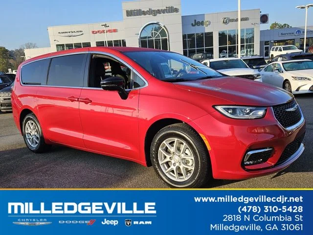 2026 Chrysler Pacifica Select's photo