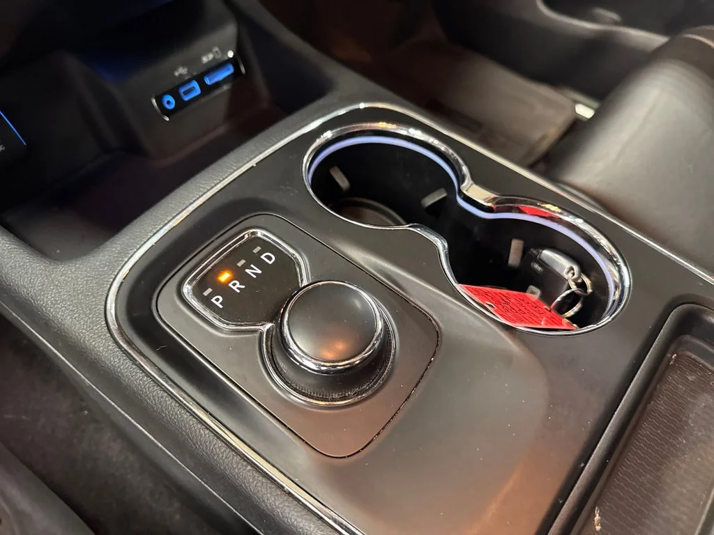 Used 2016 Red Dodge Limited image 25
