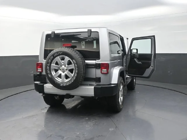 Used 2013 Silver Jeep Sahara image 41