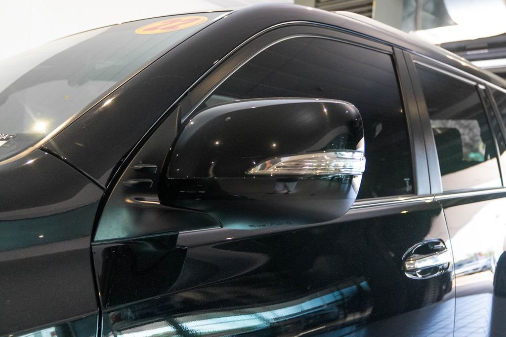 Used 2022 Black Lexus 460 image 10