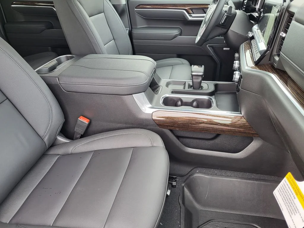 New 2026 Sterling Metallic GMC Elevation image 9