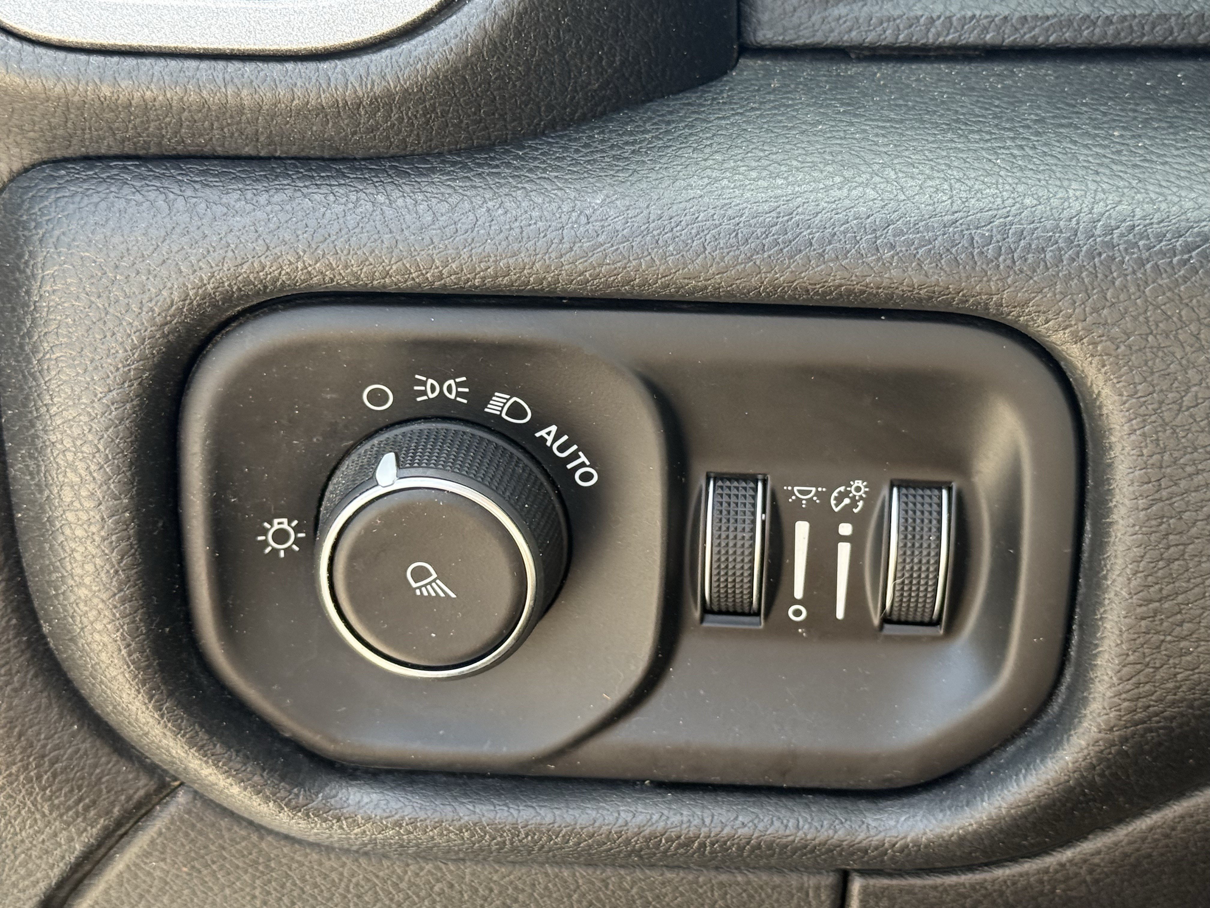 Used 2019 Billet Silver Metallic Clearcoat Ram Tradesman image 24