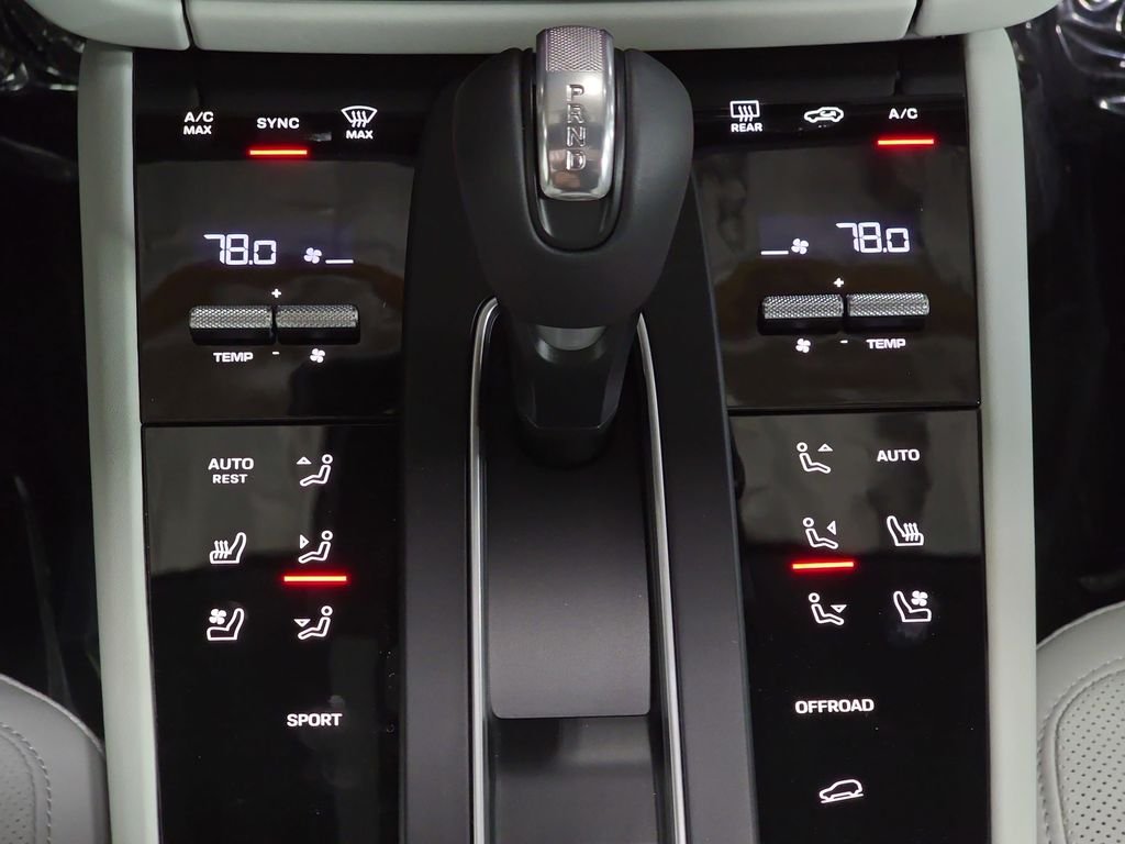 2026 Porsche Macan T - Photo 19