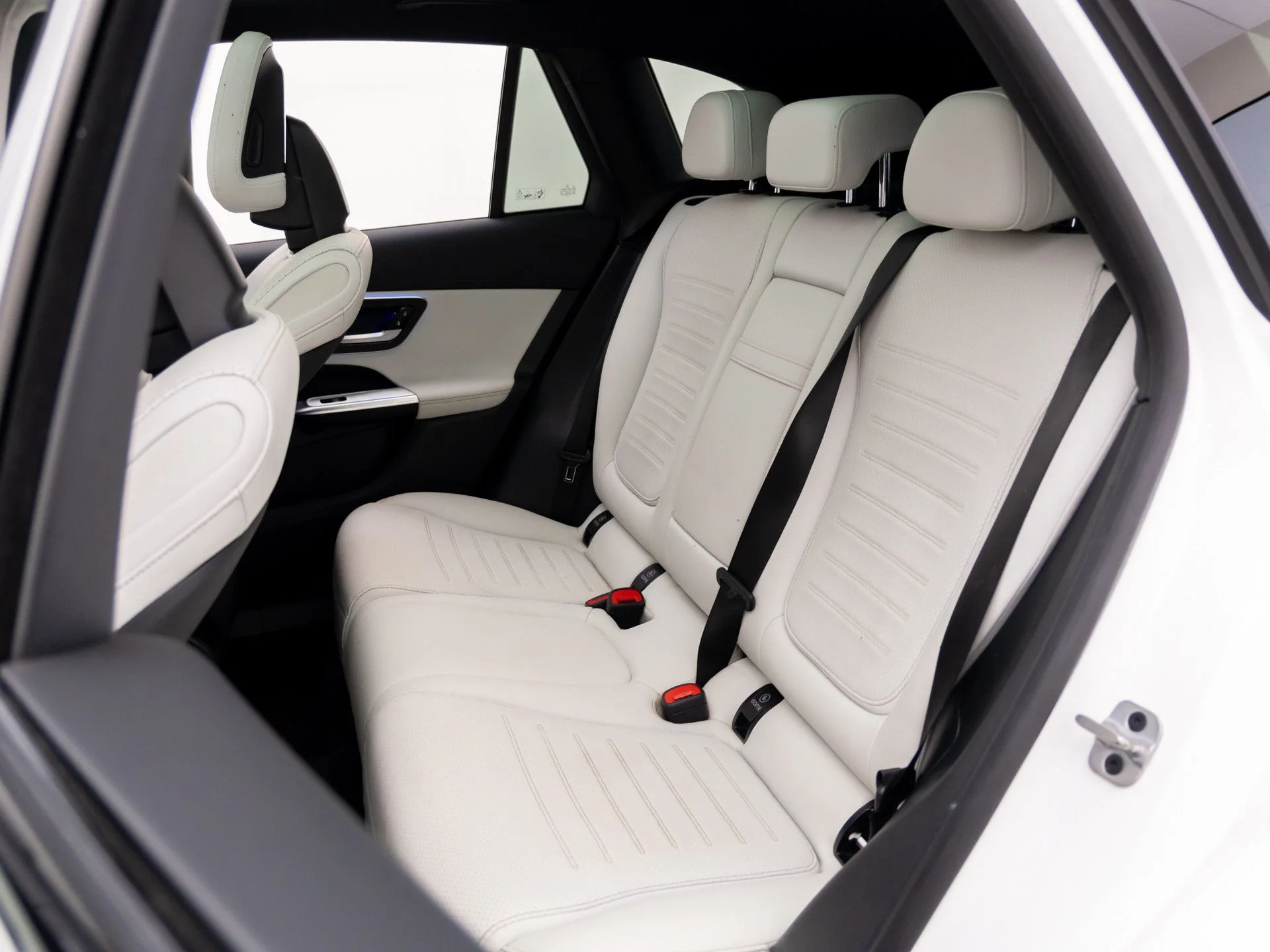 Used 2023 White Mercedes-Benz GLC 300 image 18