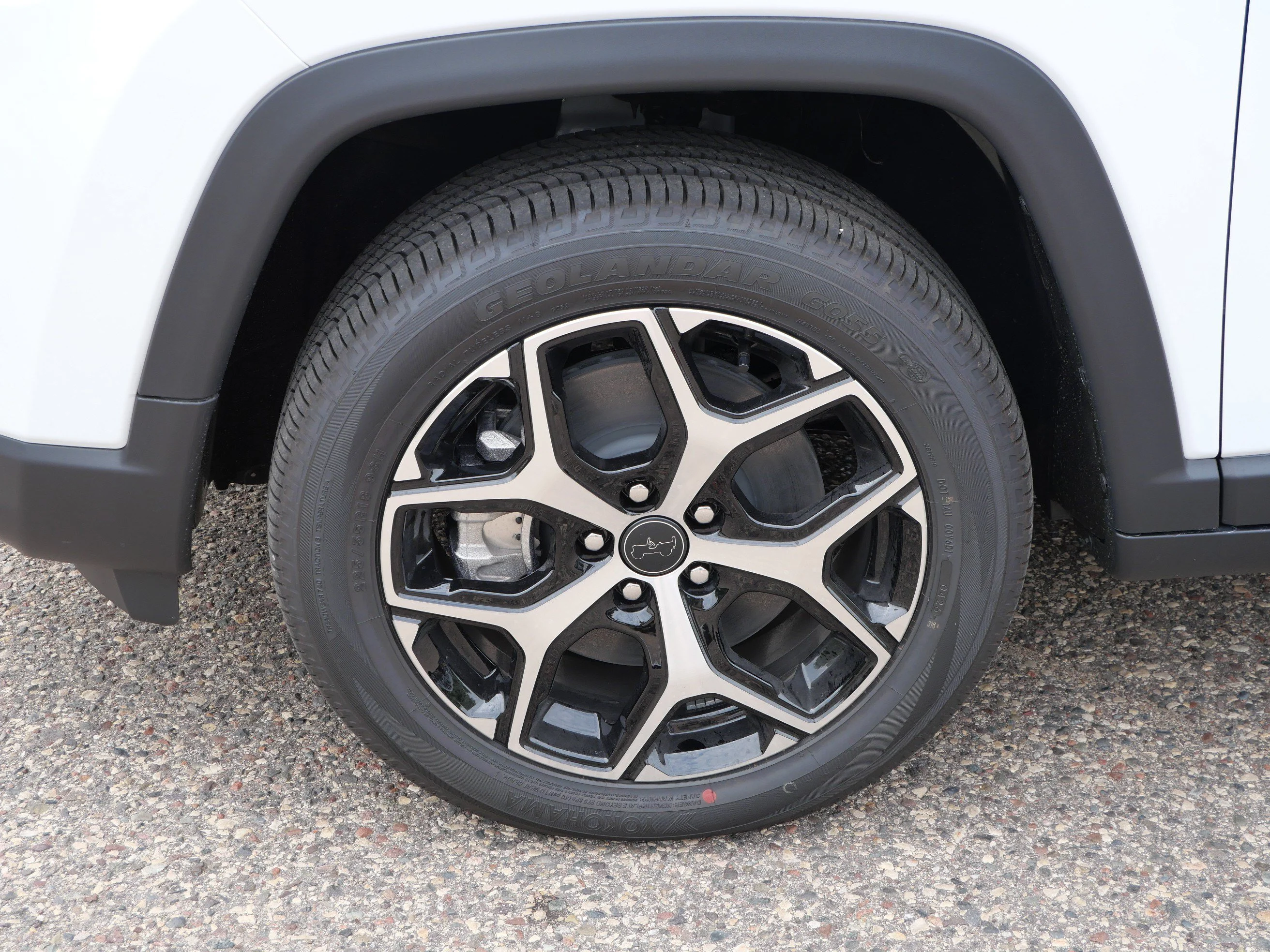 New 2026 Bright White Clear-Coat Exterior Paint Jeep Limited image 5
