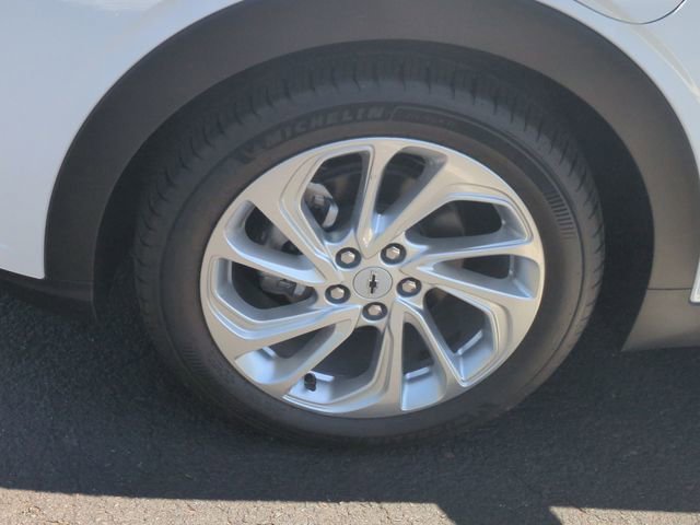 New 2027 Summit White Chevrolet LT image 34