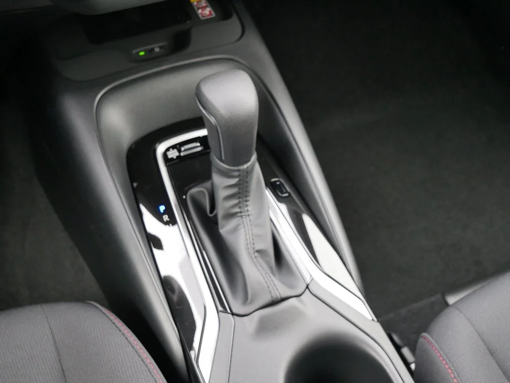 New 2026 Wind Chill Pearl <sup>1</sup> Toyota  SE image 9