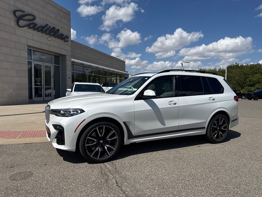 Used 2019 White BMW xDrive50i image 1