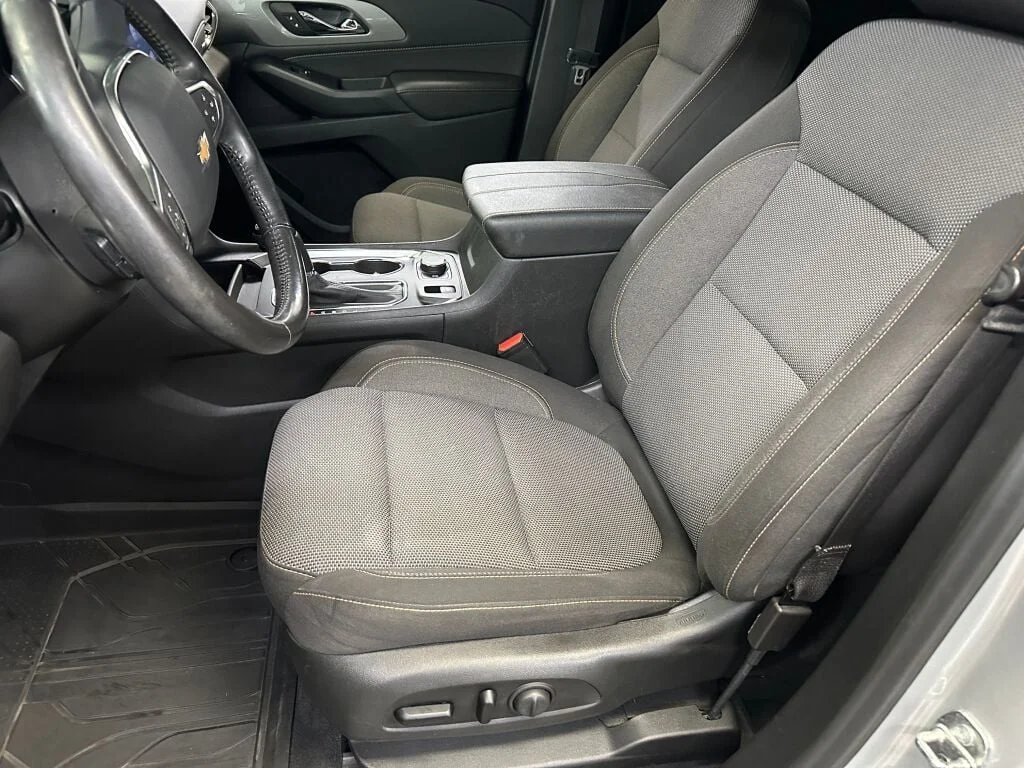 Certified Used 2020 Silver Ice Metallic Chevrolet LT Cloth image 5