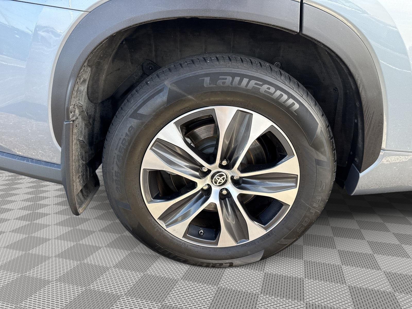 Used 2022 Moon Dust Toyota XLE image 17