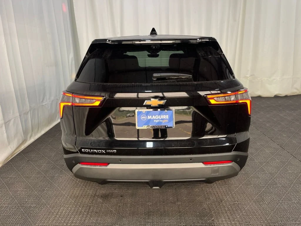 New 2027 Mosaic Black Metallic Chevrolet LT image 26