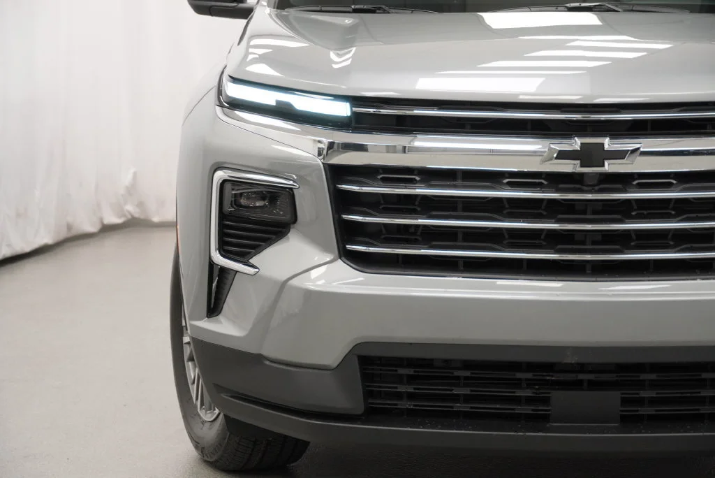 New 2027 Sterling Gray Metallic Chevrolet LT image 32