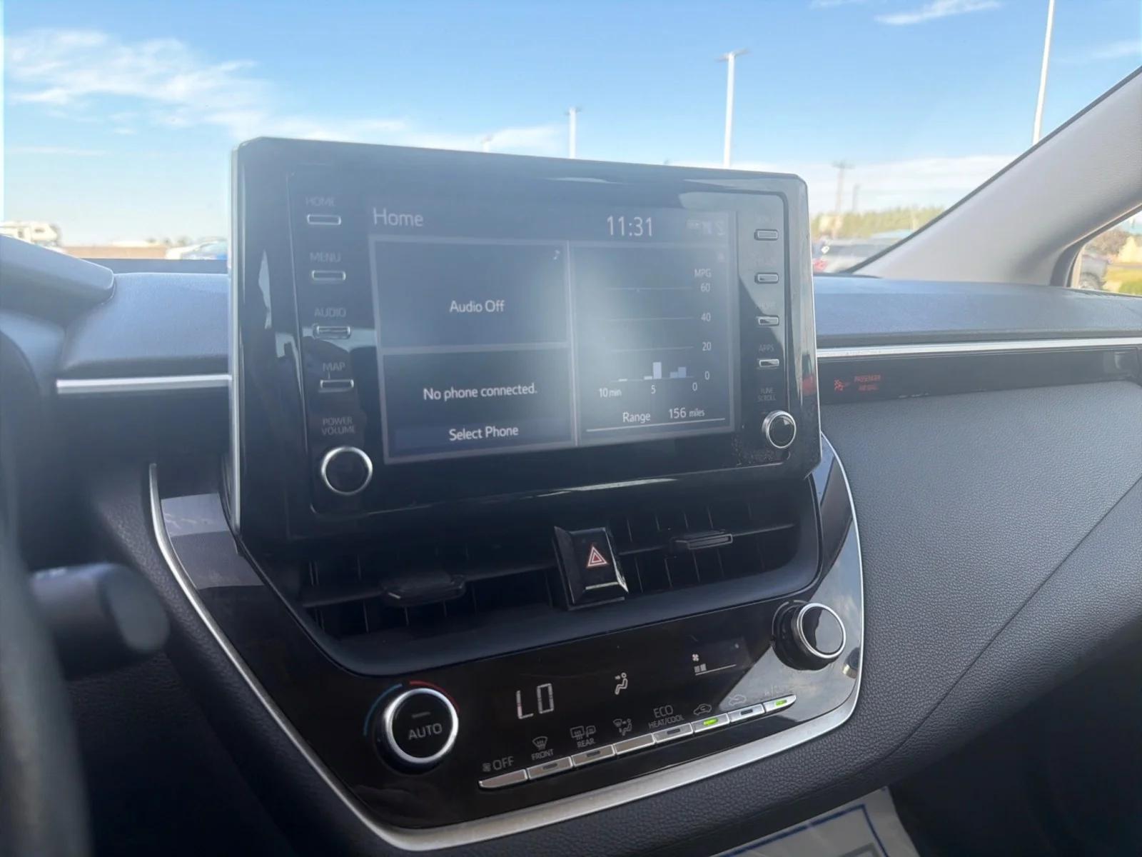 Used 2020 White Toyota LE image 12