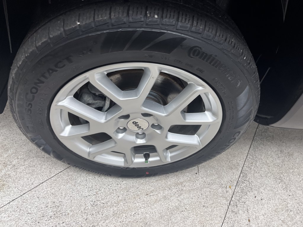 Used 2022 Black Jeep Latitude image 9