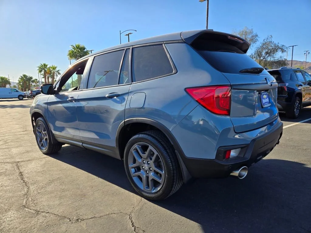 Used 2023 Gray Honda EX-L image 4