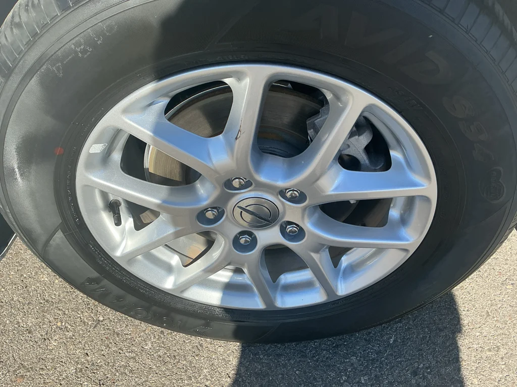 Used 2023 Bright White Clearcoat Chrysler LX image 18